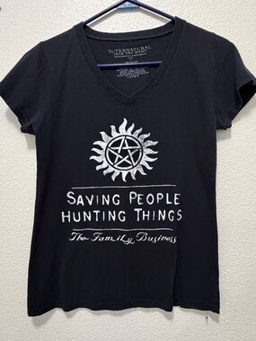 Supernatural "Saving People Hunting Things" black and white t-shirt, Large